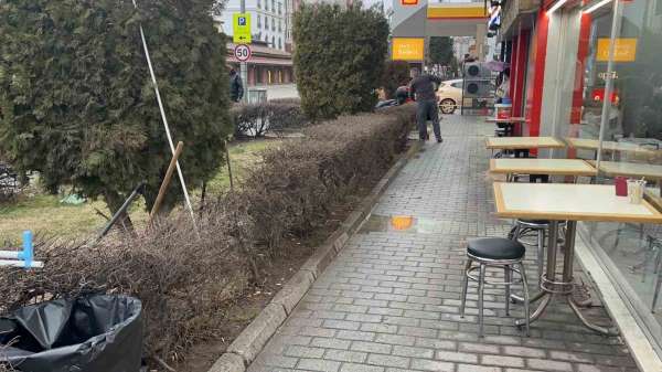 Yan bakma kavgasında biri ağır 2 kişi bıçaklanarak yaralandı