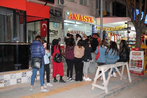 Amasya'da otobüs yazıhanelerinde bilet kuyruğu 