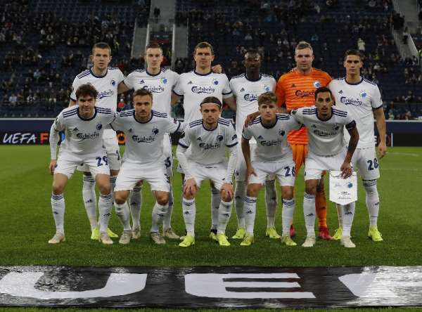 Danimarka'da futbola ara verildi, Kopenhag İstanbul'da 