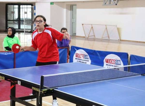 Sivas'ta düzenlenen okullar arası masa tenisi sona erdi 