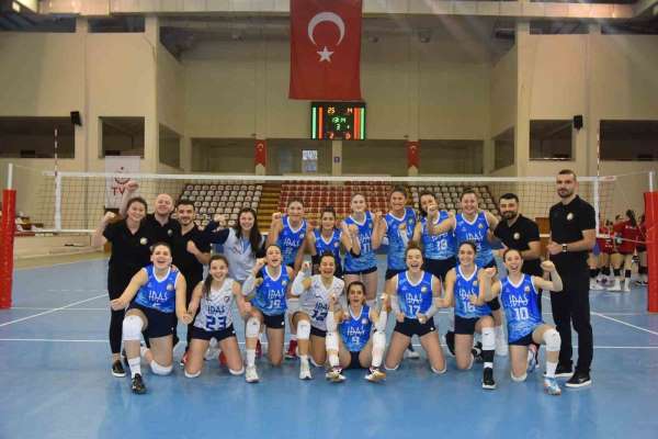 Bozüyük Belediyesi, çeyrek finalde Sivas İl Özel İdare Voleybol Takımı'nı 3-0 yendi