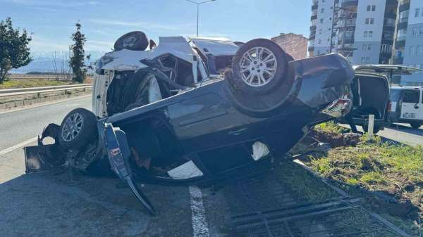 Rize'de kaza yapan 2 araç takla attı o anlar güvenlik kamerasına yansıdı