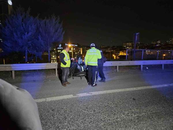 TEM'de ilginç kaza: Yolun ortasında yatan kişiye çarpıp metrelerce sürükledi