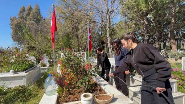 Bozyazı'da öğrencilerden şehitlere ziyaret