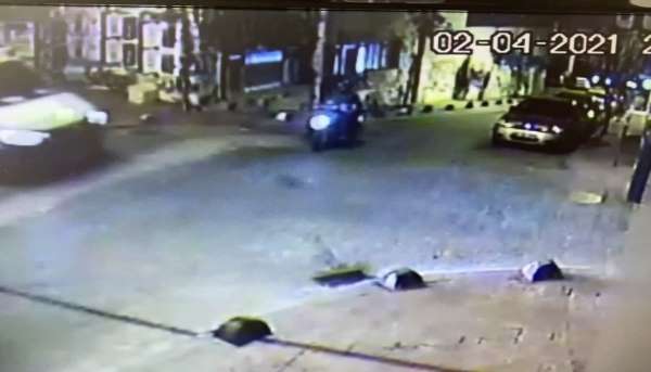 Motosikletli kuryenin ölümden döndüğü kaza kamerada