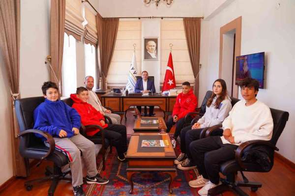 Ayvalık'ın milli sörfçüleri Avrupa'nın zirvesi için yarışıyor