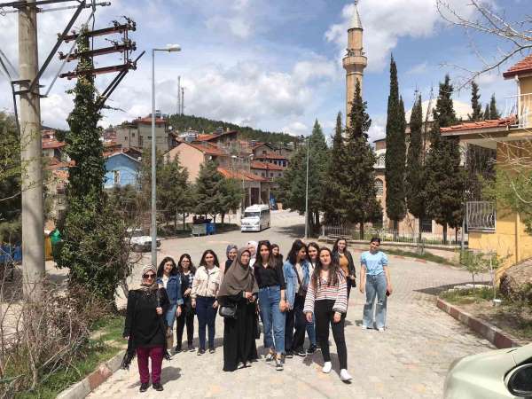 Gediz'de üniversite öğrencilerinden 'Her Gün 10 Adım' projesi