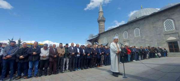 Erzurum'da Gazze şehitleri için gıyabi cenaze namazı kılındı