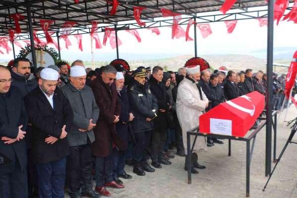 Ankara'da trafik kazasında şehit olan polis son yolcuğuna uğurlandı