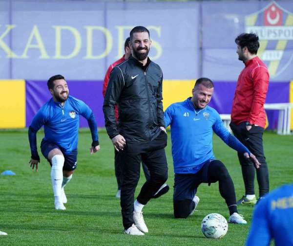 Arda Turan'a 'Türk Futboluna Katkı' ödülü