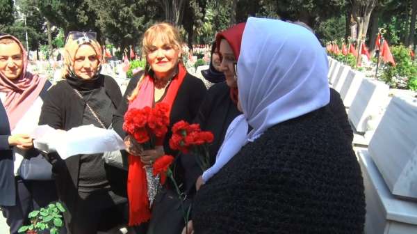 Edirnekapı Şehitliği'nde hüzünlü Anneler Günü