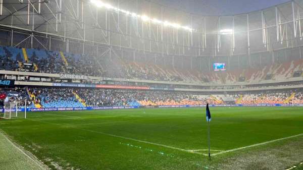 Trendyol Süper Lig'in 36. haftasında oynanan Adana Demirspor - Gaziantep FK maçına yoğun yağış sebebiyle 12. d