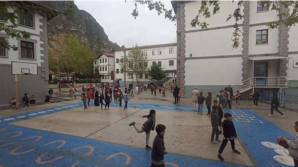 Amasya'da deprem sonrası iki ilçede eğitime ara verildi