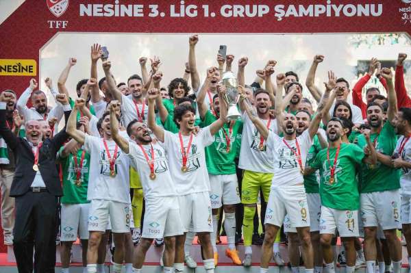 Bursaspor'da 8 futbolcunun sözleşmesi sona eriyor