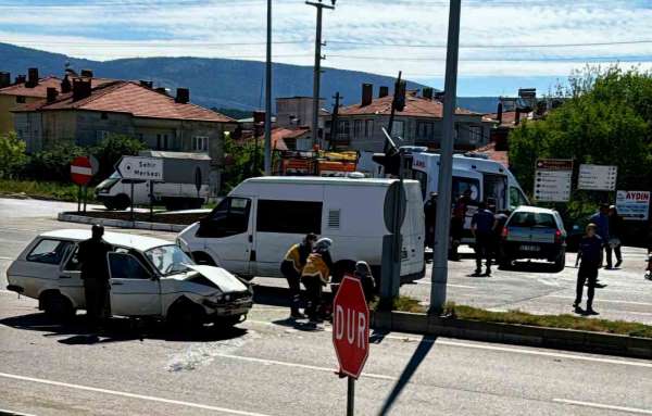 Domaniç'te trafik kazası: 5 yaralı