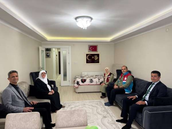 Kaymakam Kaya'dan şehitlerin annelerine anlamlı ziyaret