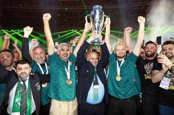 Kocaelispor, 38 maçın 21'ini kazanarak şampiyon oldu