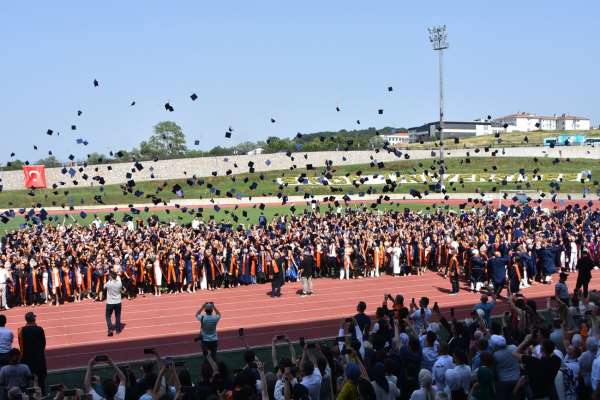 Sinop'ta binlerce öğrencinin mezuniyet sevinci