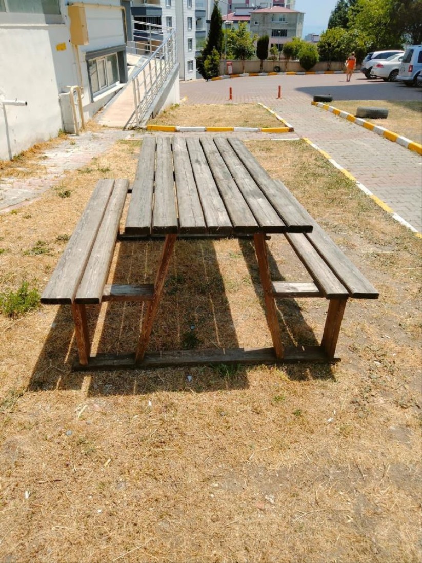 Samsun'da sitenin bahçesinden piknik masası çalan şahıs tutuklandı