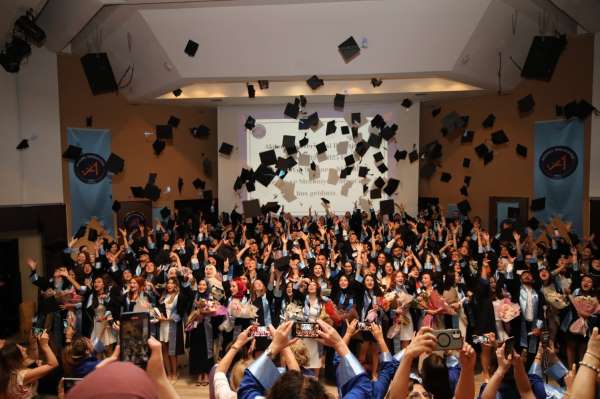 Akdeniz Üniversitesi'nde geleceğin hemşireleri kep attı