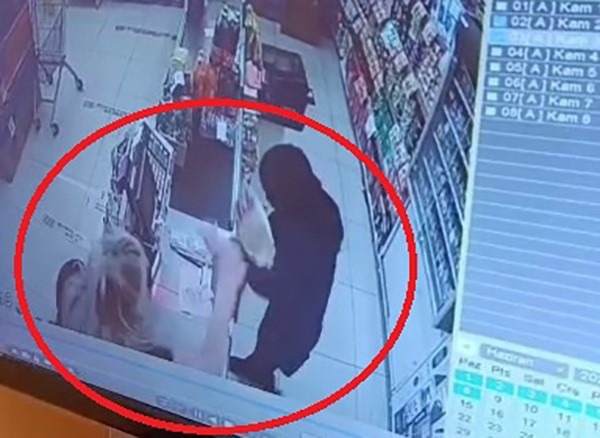 Samsun'da market çalışanı kadınlar arasındaki tartışma şiddetle sonuçlandı: O anlar kamerada