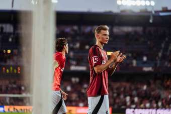 Sparta Prag, Mathias Ross'un opsiyonunu kullanmadı