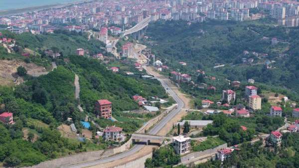Trabzon'da 13 yıldır bitmeyen yol tepki çekiyor