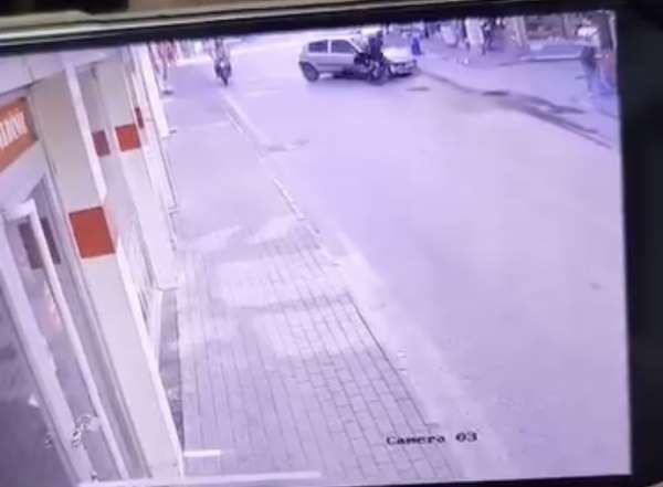 Bursa'da ilginç kaza...Yapay zeka değil, gerçek kaza görüntüsü