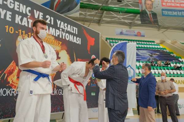 Başkan Aktaş'tan Türkiye şampiyonlarına madalya 