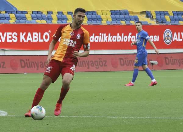 Galatasaray'da 17 yaşındaki Emin Bayram sahaya kaptan çıktı 