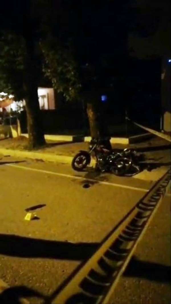 Sakarya'da spor otomobil ile motosiklet çarpıştı: 1 ölü, 2 yaralı 
