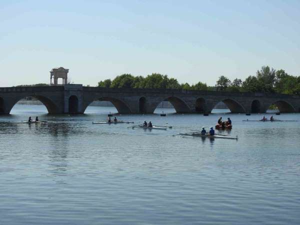 Edirne'deki Meriç Nehri'nde ilk resmi kürek yarışları başladı