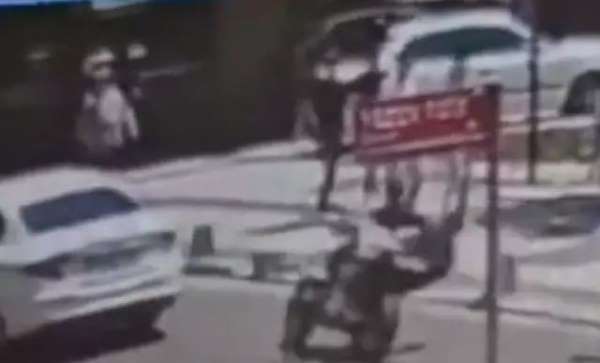 Eski Kızılay Başkanı'nın kızı motosiklete çarptı: 17 yaşındaki çocuğu hayattan koparan kazanın görüntüleri ort