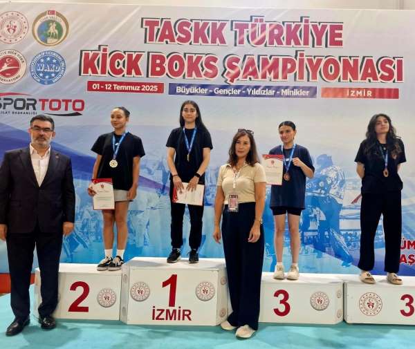 Bitlisli sporcular Kickboks Türkiye Şampiyonasında büyük başarı elde etti