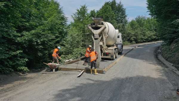 Ordu'da 3 ilçeye hizmet verecek grup yolunda beton yol çalışması başladı