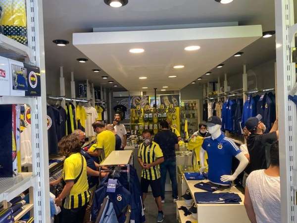 Yalova'da Fenerbahçe'nin yeni formaları büyük ilgi gördü 
