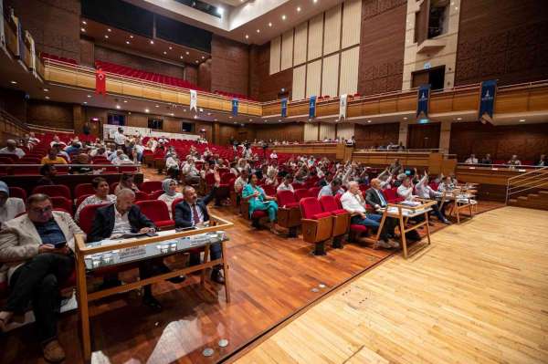 İzmir'de meclisin gündemi toplu ulaşım tarifesi oldu