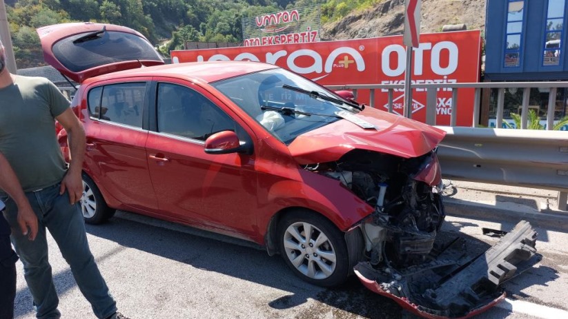 Samsun'da yola düşen meyve kasası kazaya yol açtı: 3 yaralı