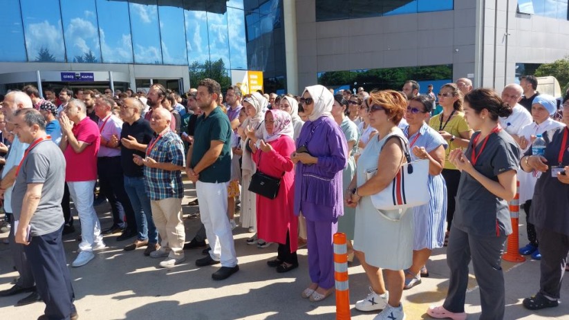 Samsun'da ölen doktor için hastane önünde tören