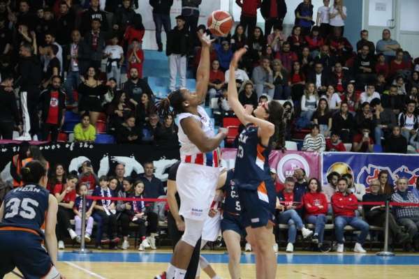 Kadınlar Basketbol Süper Ligi'ne çıkan takım sponsor bulamayınca başkanı böyle sitem etti