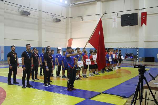 Anadolu Yıldızlar Ligi Türkiye Güreş Şampiyonası Kula'da başladı