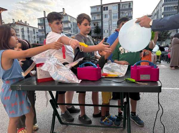 Çocuklar Tokat Belediyesi'nin mahalle şenlikleriyle doyasıya eğleniyor