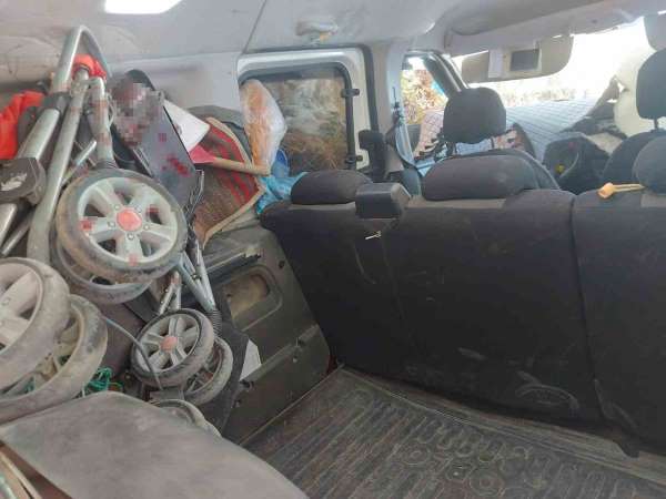 Ehliyetsiz genç kaza yaptı, araçtaki 3 kişi yaralandı