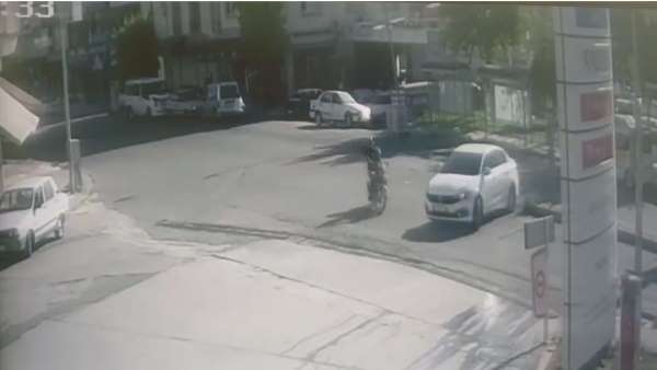 Siverek'te hatalı dönüş yapan otomobil kazaya neden oldu