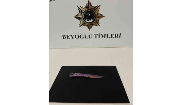 Taksim'de sevgilisini kıskanan kadın 3 kişiyi bıçakladı