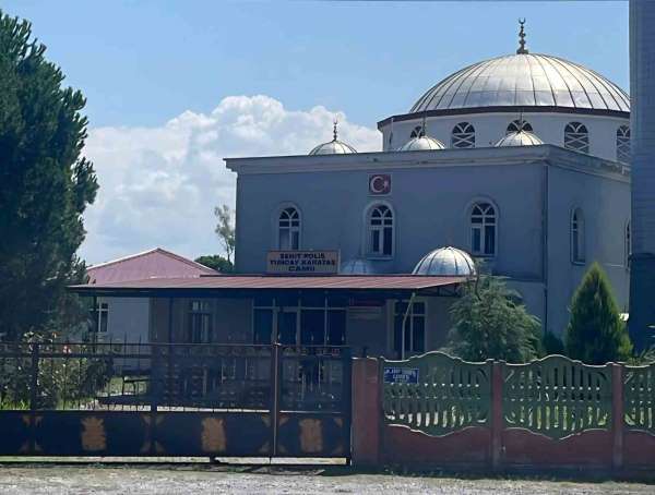 Hırsızlar camiden bağış kutusunu çaldı
