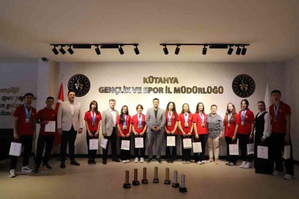 Tavşanlı'nın başarılı sporcuları 7 kupa ve 19 Türkiye derecesi elde etti