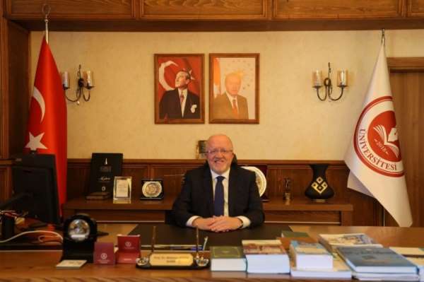 Rektör Aydın: '12 Eylül darbesi demokrasimizi yıllarca geriye götürmüştür' 