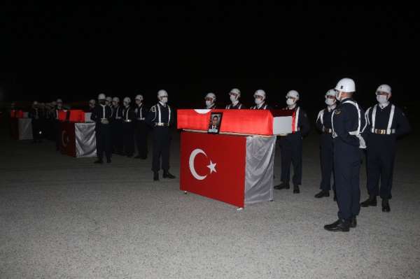 Şehit askerlere uğurlama töreni