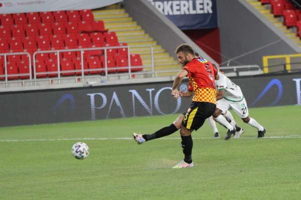Süper Lig: Göztepe: 3 - Denizlispor: 0 (İlk yarı)